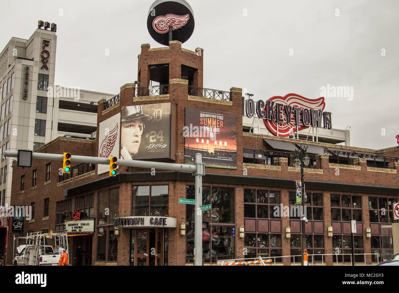 Die Hockeytown Cafe wurde die beste Bar in Detroit gestimmt. Es verfügt über Detroit Tiger und Red Wings Erinnerungsstücke. Stockfoto