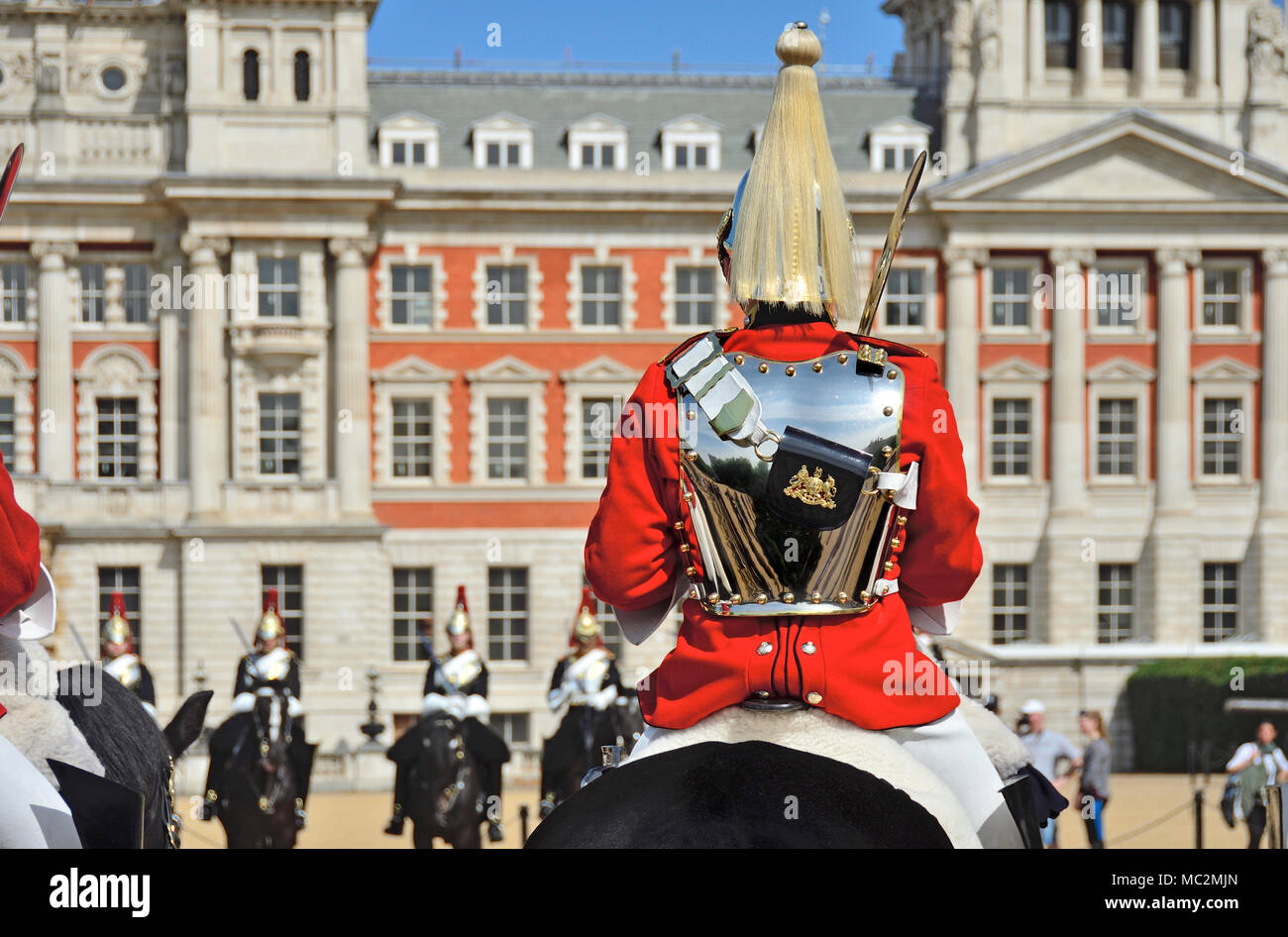 London, England, UK. Morgen Ändern des Schutzes auf Horse Guards Parade - Life Guards Stockfoto