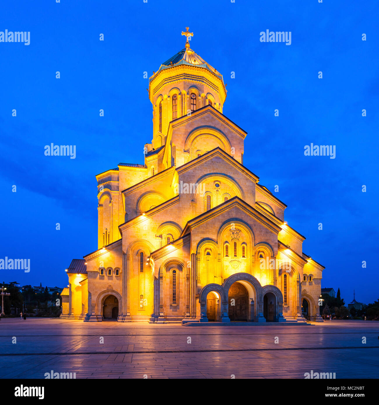 Die Dreifaltigkeitskirche Tsminda Sameba in Tbilisi (Kirche) in Tiflis, Georgien Stockfoto