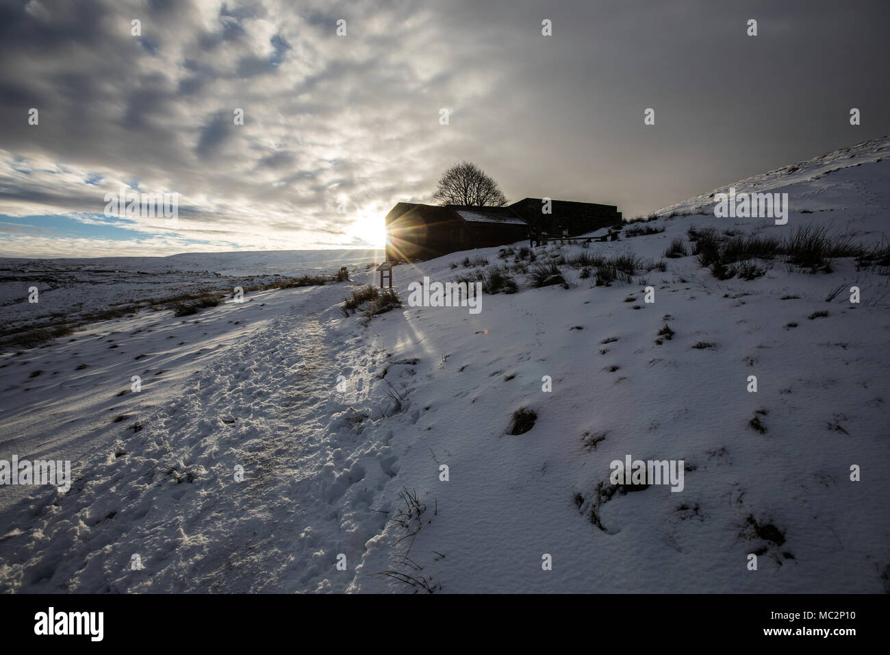 Ein winter Sonnenuntergang am oberen Withins auf der Bronte Mauren Stockfoto