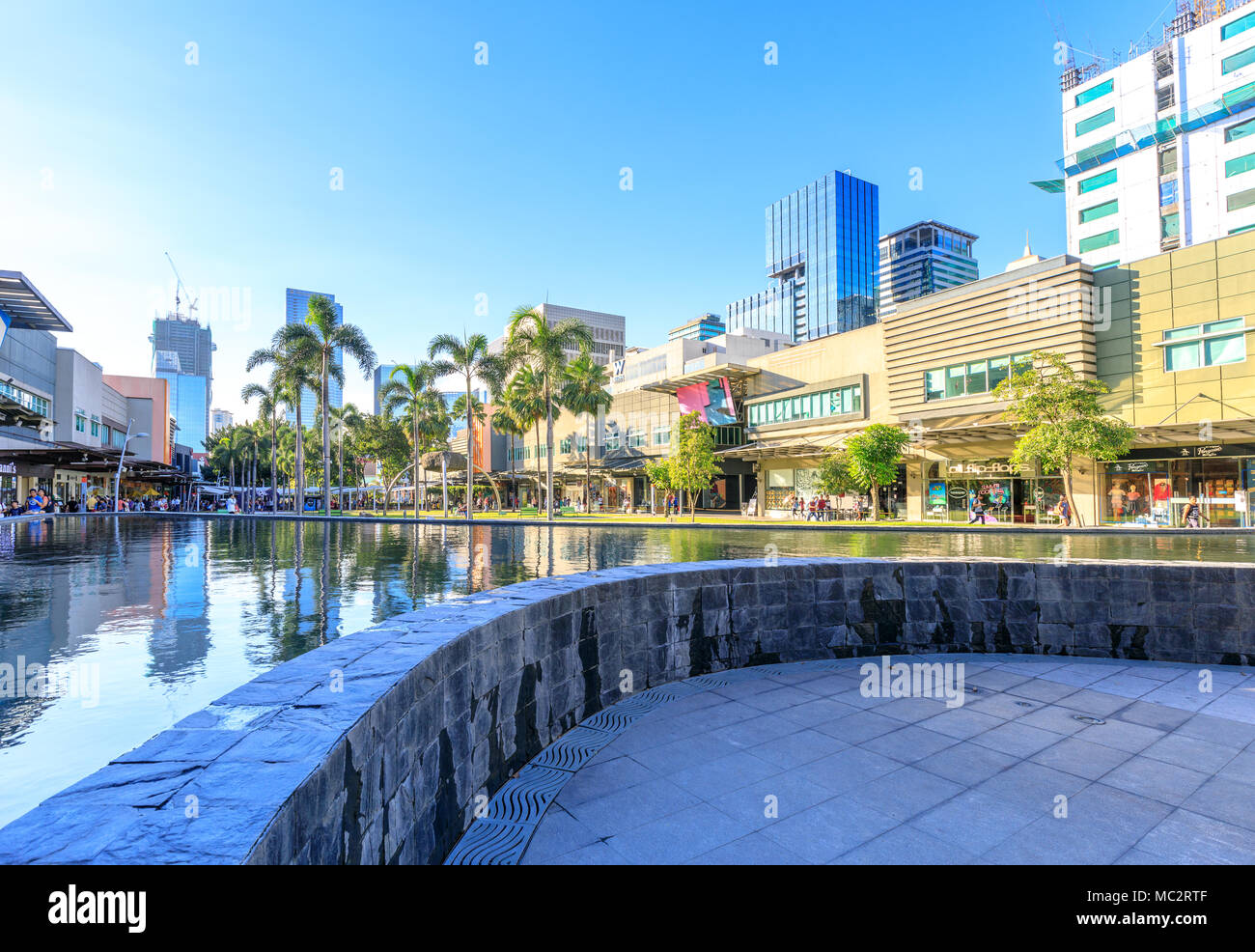Manila, Philippinen - Feb 24, 2018: Landschaft von Bonifacio High Street, die berühmte Einkaufsstraße Stockfoto