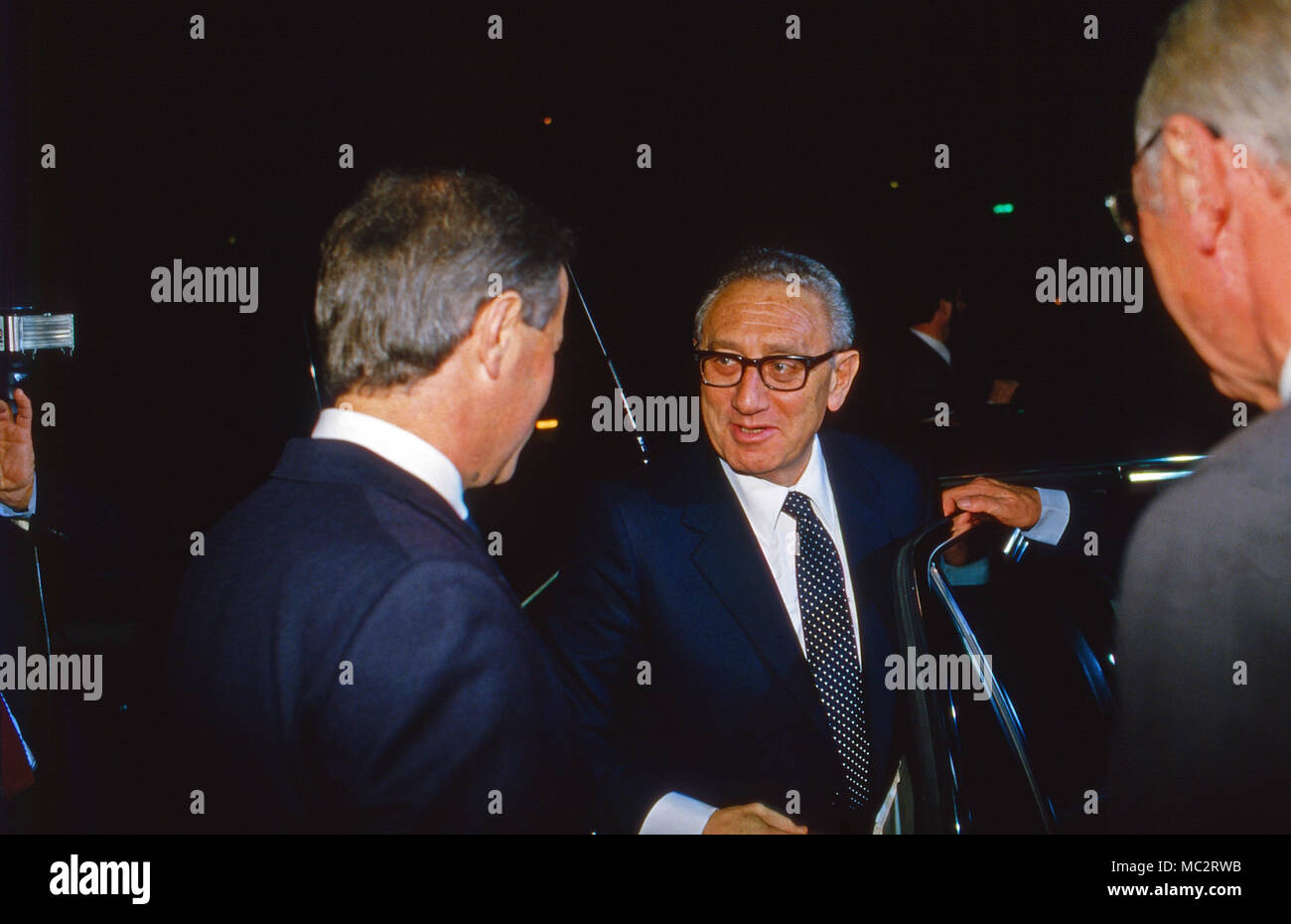 Henry Kissinger, amerikanischer Politikwissenschaftler und uns - Nachkriegskommandeur in Krefeld, bekommt den Concord Preis verliehen in Krefeld, Deutschland 1986. Amerikanische Politologe und Diplomat wird mit der Concord Preis bei Krefeld, Deutschland 1986 ausgezeichnet. Stockfoto