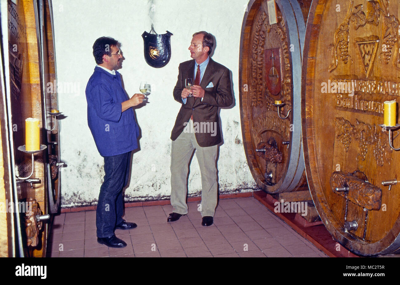 Erbprinz Karl Friedrich von Hohenzollern, als Winzer und Küfer, Deutschland 1987. Der thronfolger Karl Friedrich, Prinz von Hohenzollern, arbeitet als Winzer und Cooper, Deutschland 1987. Stockfoto