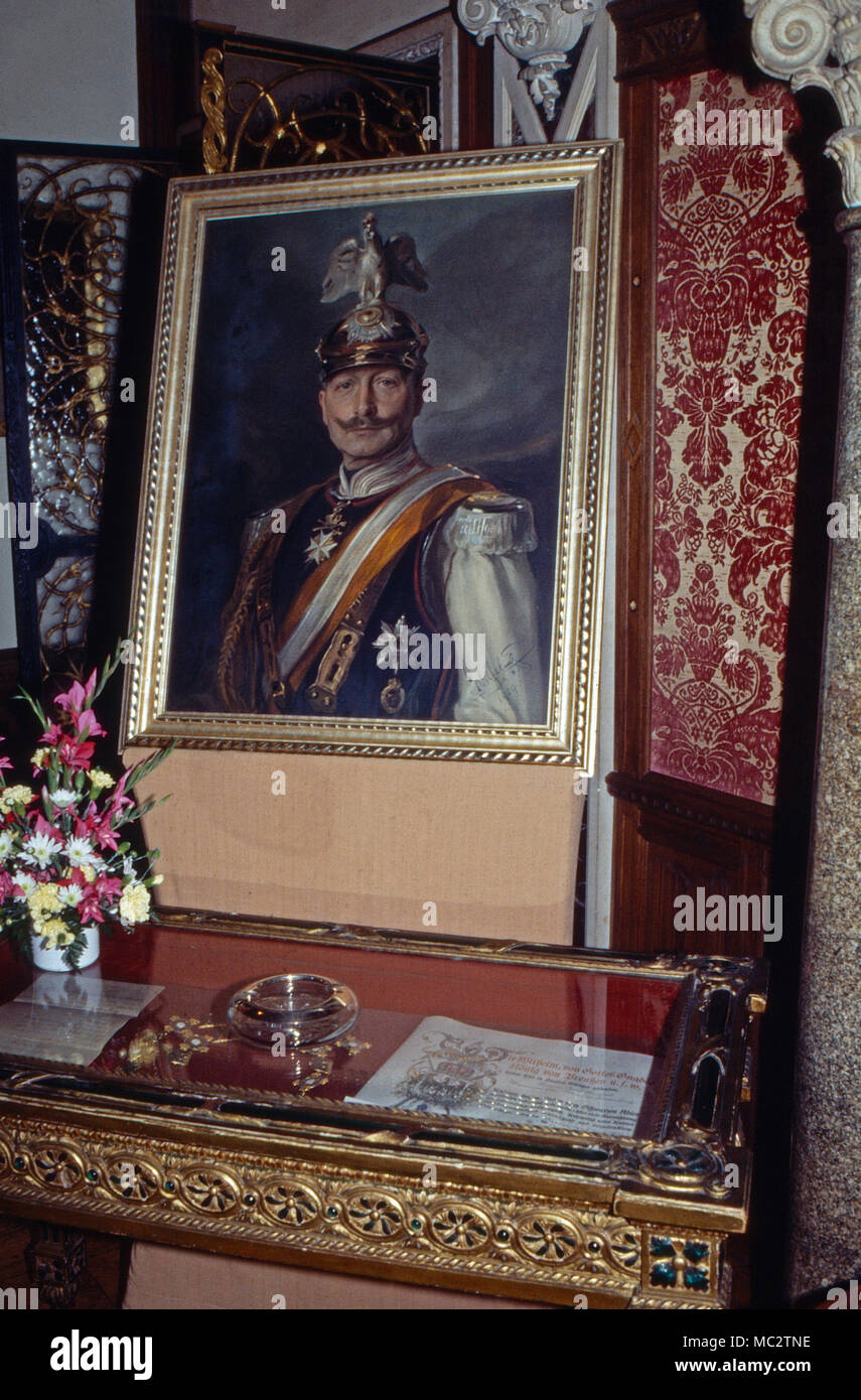 Porträtgemälde des letzten deutschen Kaisers Wilhelm II., auf der Burg Hohenzollern bei Hechingen, Deutschland 2006. Porträt der letzte deutsche Kaiser Wilhelm II. auf Burg Hohenzollern bei Hechingen, Deutschland 2006. Stockfoto