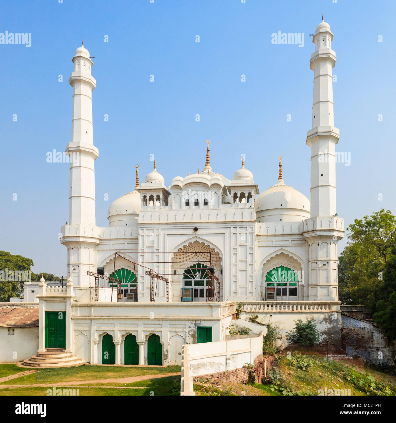 Tila Wali Masjid ist eine Moschee in der Nähe der Bara Imambara in der Lucknow Stadt Indiens entfernt Stockfoto