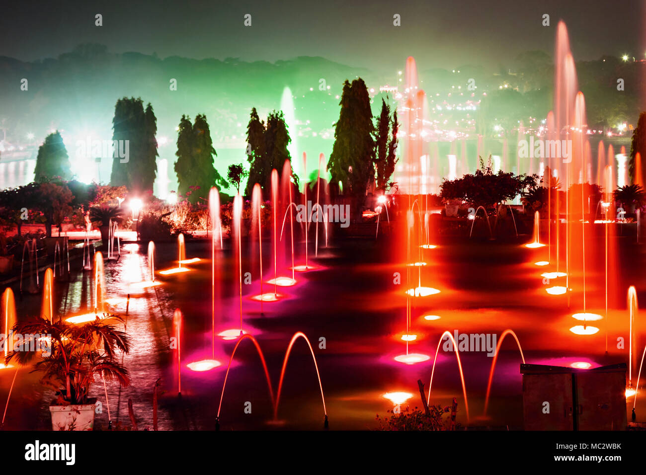 Sehr schöne Brunnen in Brindavan Garten, Mysore Stockfoto