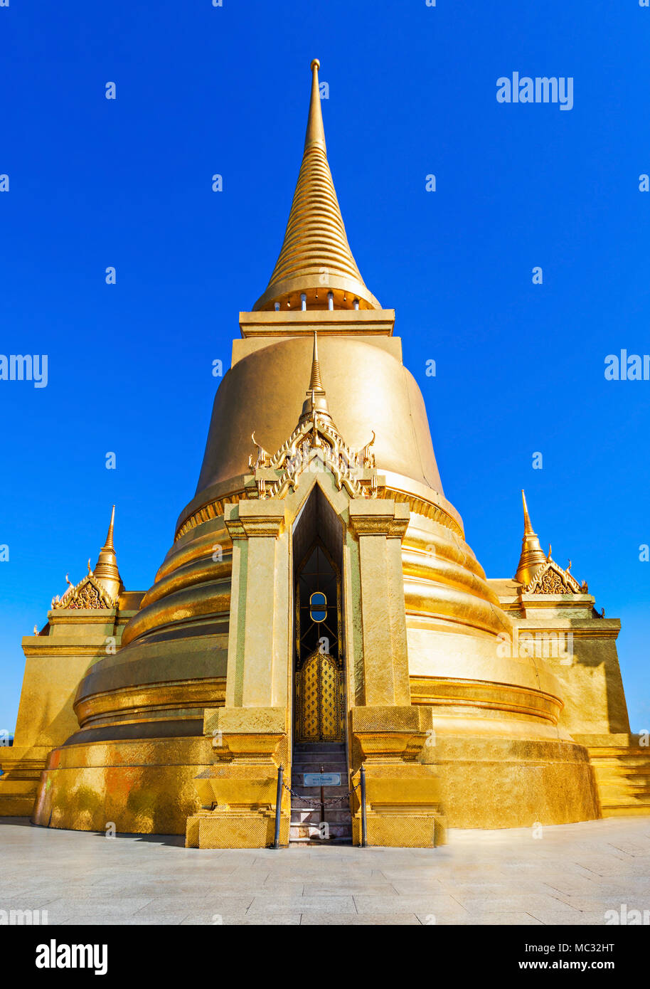 Phra Sri Rattana Chedi in Sri Lanka Stil im Wat Phra Kaew Tempel in Bangkok, Thailand Stockfoto