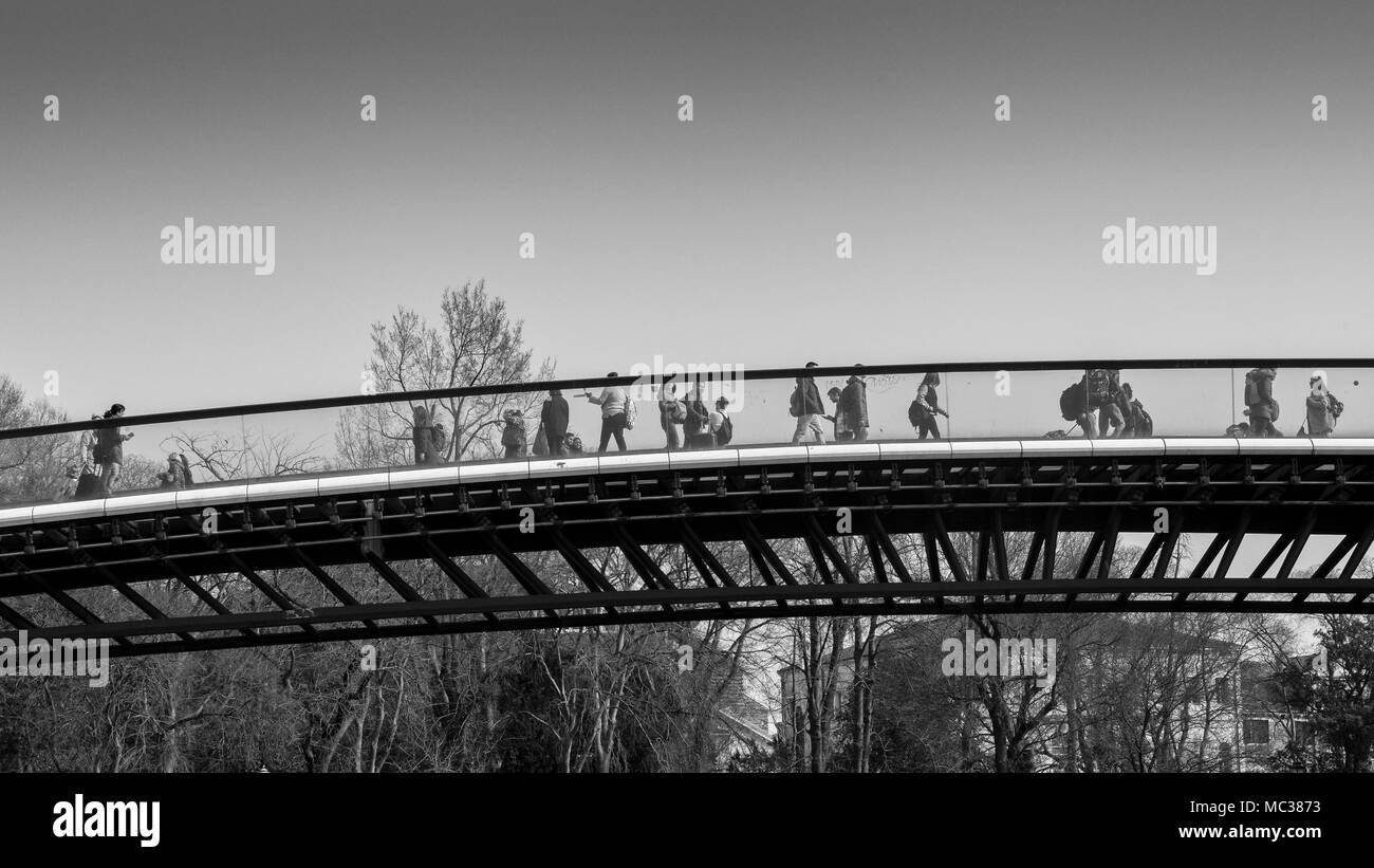 Ponte della Costituzione, die in Englisch bedeutet, Verfassung Brücke. Es ist die vierte Brücke über den Canal Grande in Venedig. Stockfoto