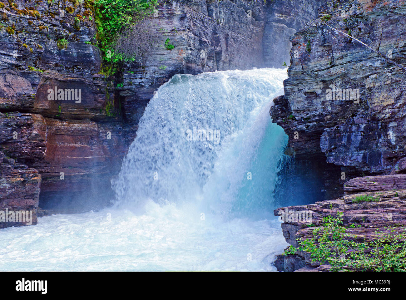 St Marys fällt im Glacier National Park Stockfoto