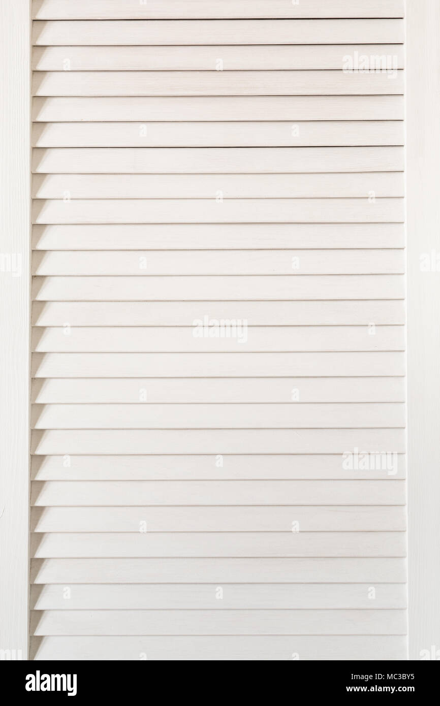 Weiß holz handbemalt Jalousien, vertikale Ausrichtung Stockfoto