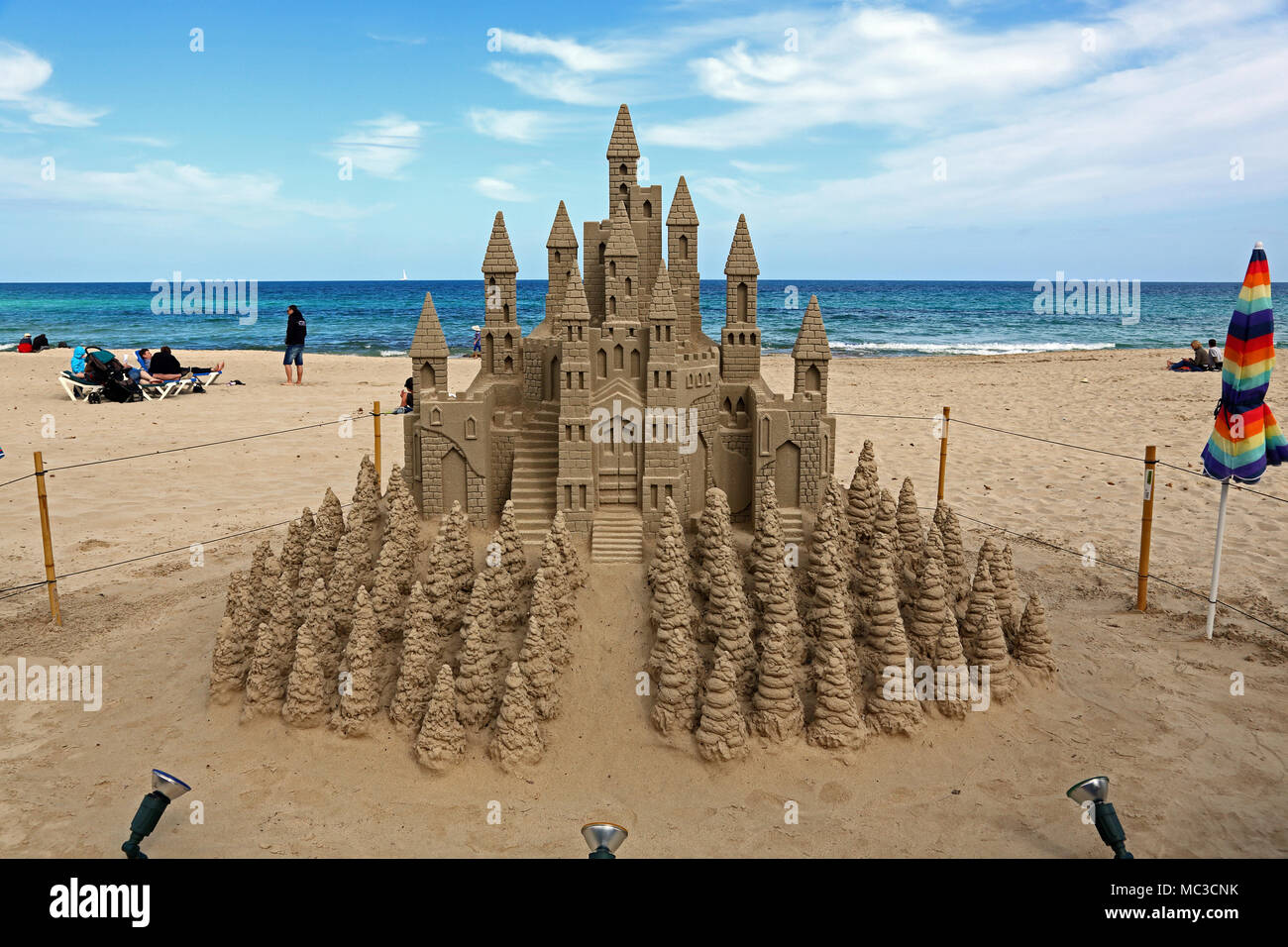 Aufwändige Sand Skulptur am Strand von Cala Millor, Mallorca, Spanien. Stockfoto