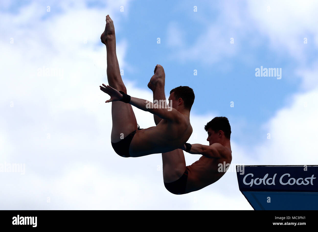 England's Noah Williams und Matthew Dixon konkurrieren in der Männer 10-m-Finale bei den Optus Aquatic Center bei Tag neun der Commonwealth Games 2018 in der Gold Coast, Australien synchronisiert. Stockfoto