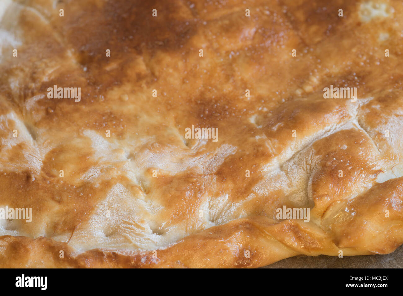 Hausgemachte gefüllt mit Käse herzhafte Torte Stockfoto