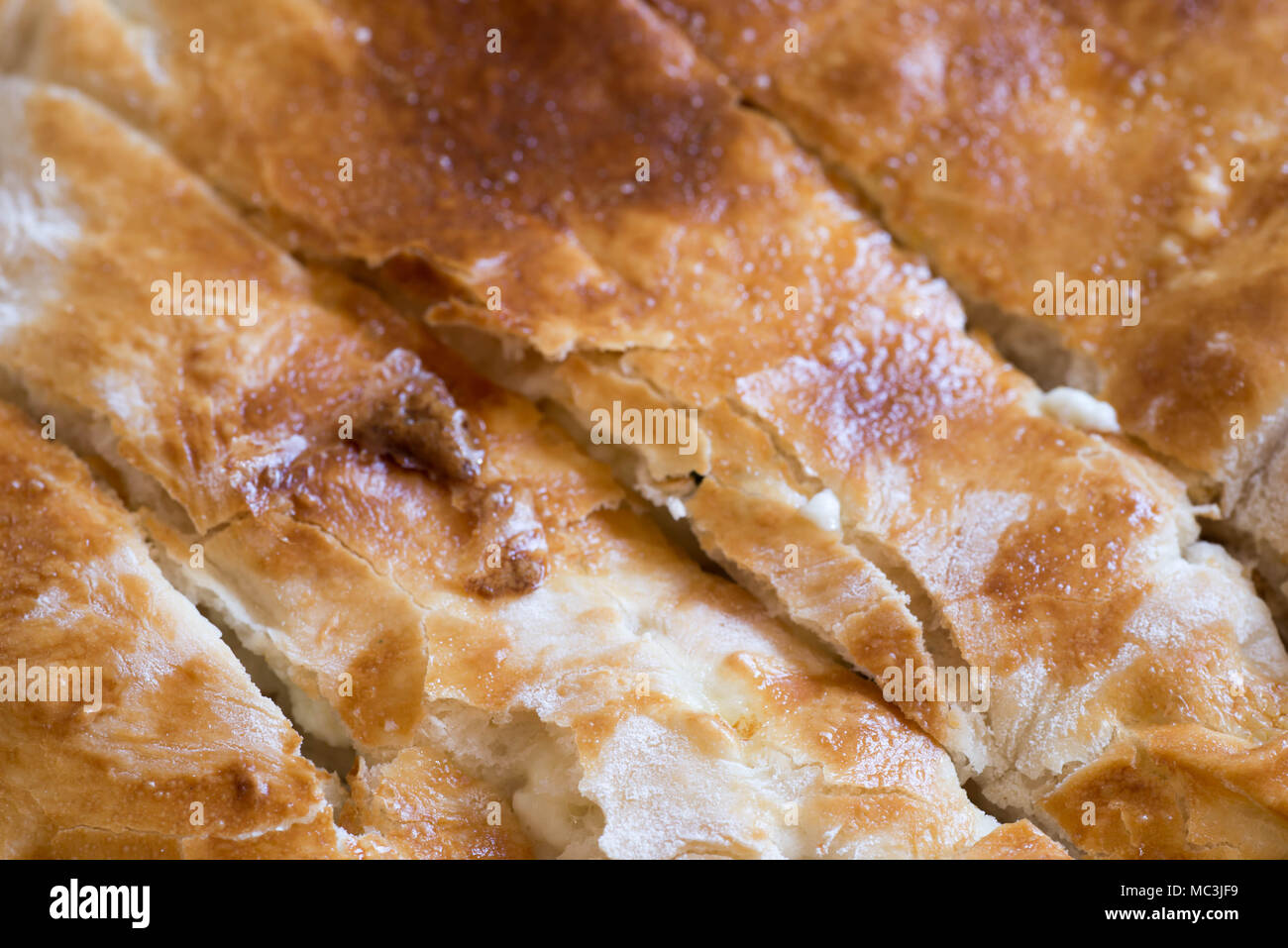 Hausgemachte gefüllt mit Käse herzhafte Torte Stockfoto