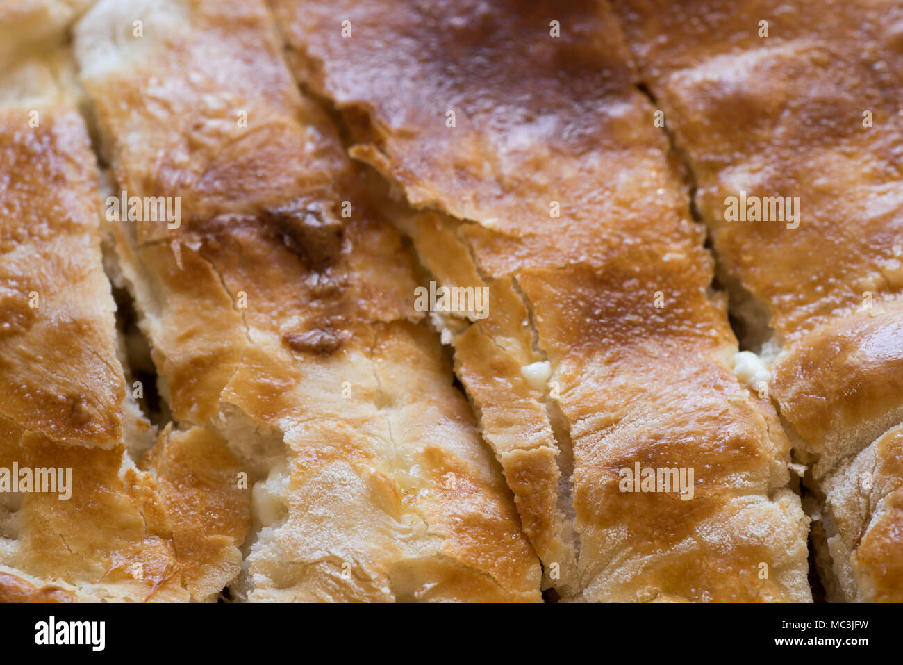 Hausgemachte gefüllt mit Käse herzhafte Torte Stockfoto