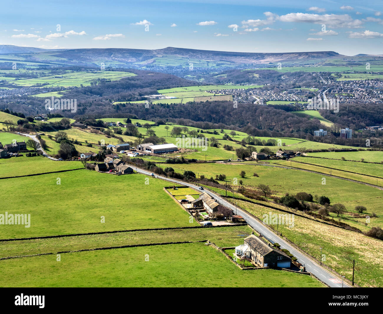 Blick über die Holme Tal in Richtung Saddleworth Moor vom Castle Hill in der Nähe von Huddersfield West Yorkshire England Stockfoto