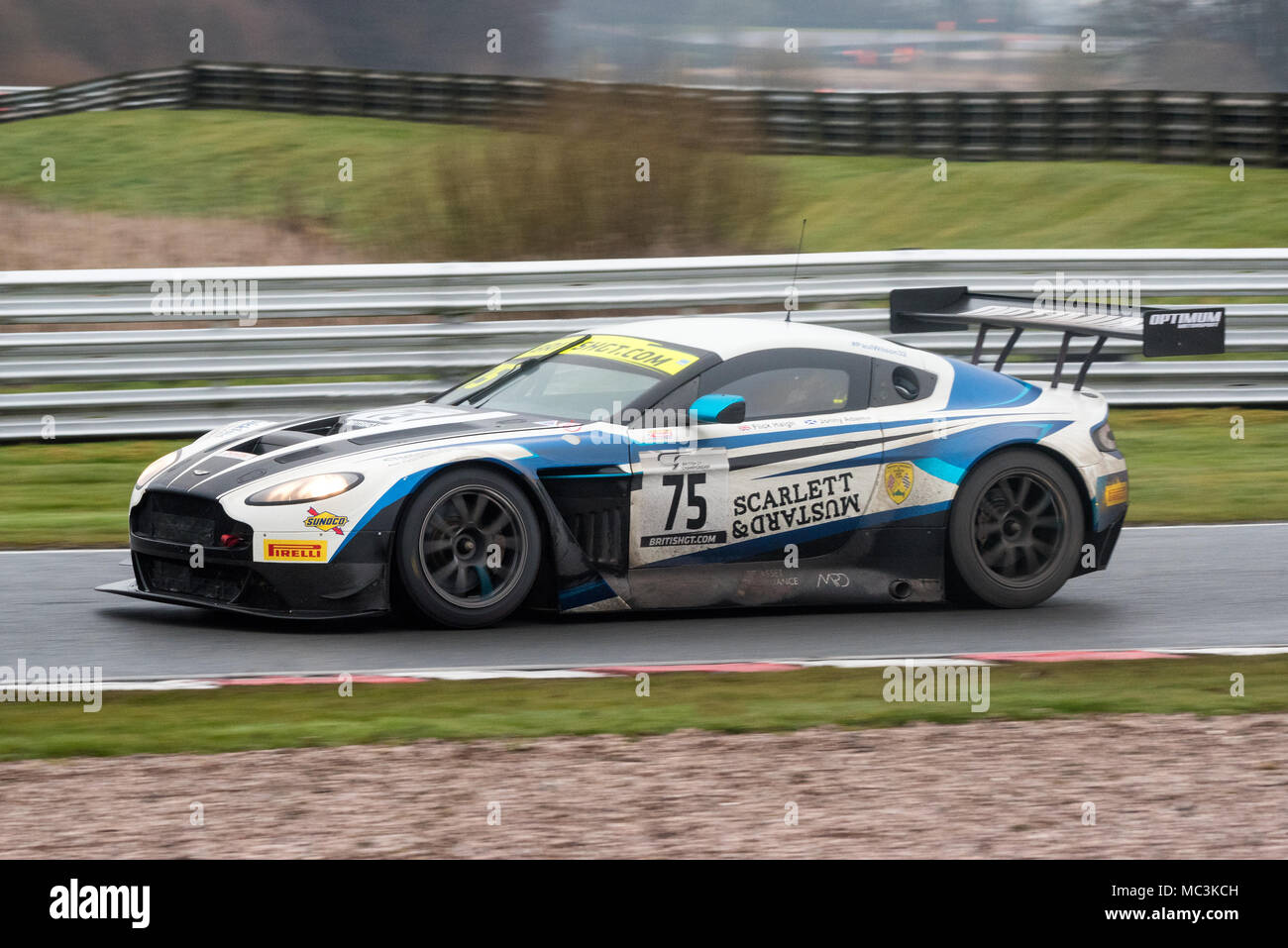 Flick Haigh & Jonny Adam, optimale Motorsport Aston Martin V12 Vantage GT3, Oulton Park, britischen GT Stockfoto