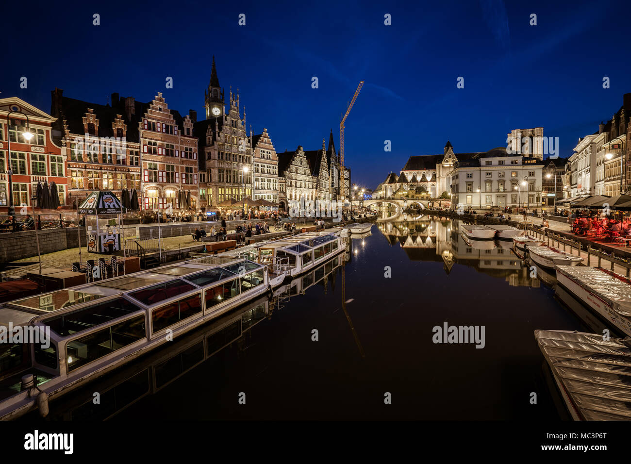 Graslei - St. Michael's Church - Gent Belgien - Gent Belgien - Korenlei Stockfoto