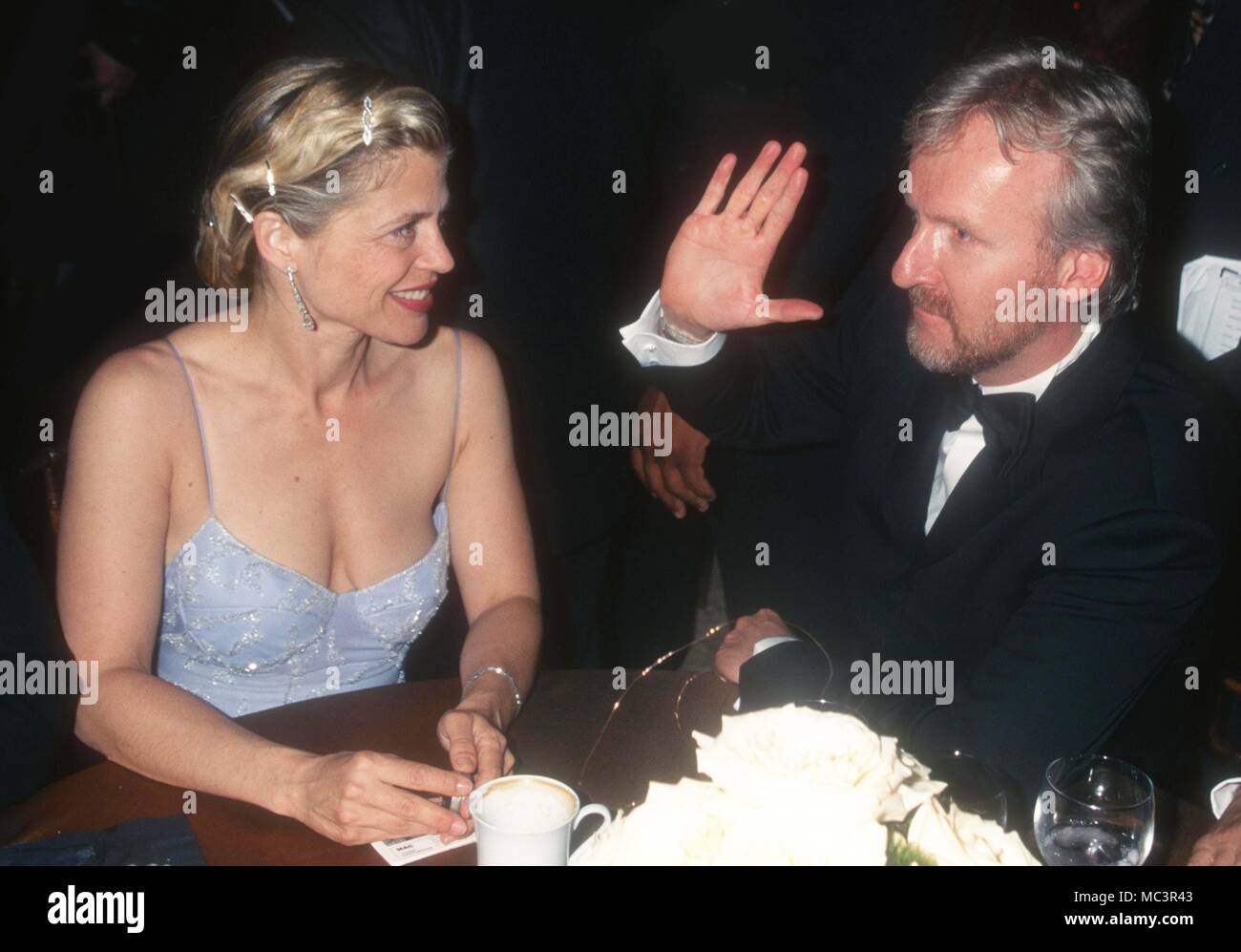 Linda Hamilton James Cameron 1998 Foto von John Barrett/PHOTOlink.net Stockfoto