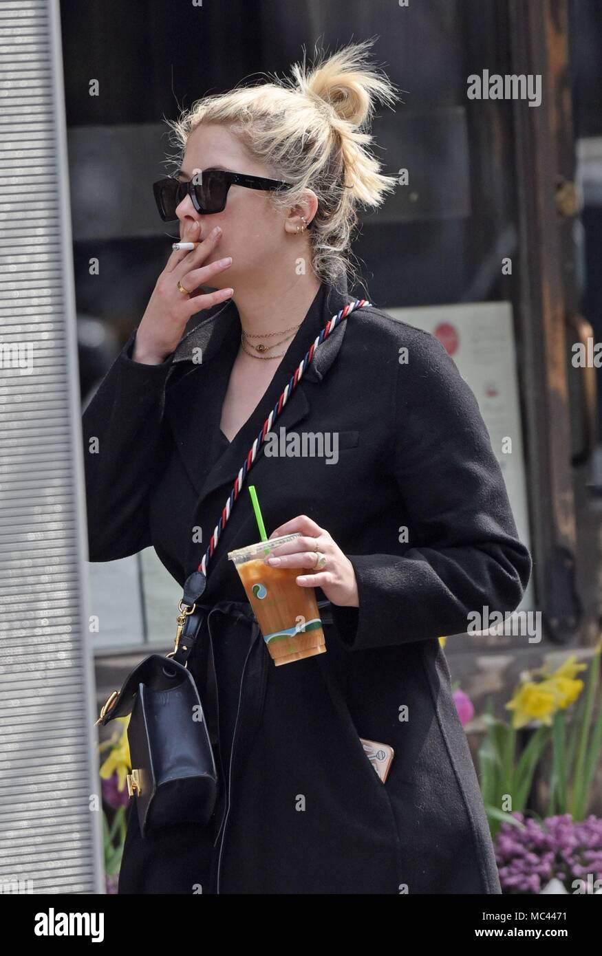 New York Ny Usa 12 Apr 2018 Ashley Benson In Greenwich Village Gesehen Und Uber Die