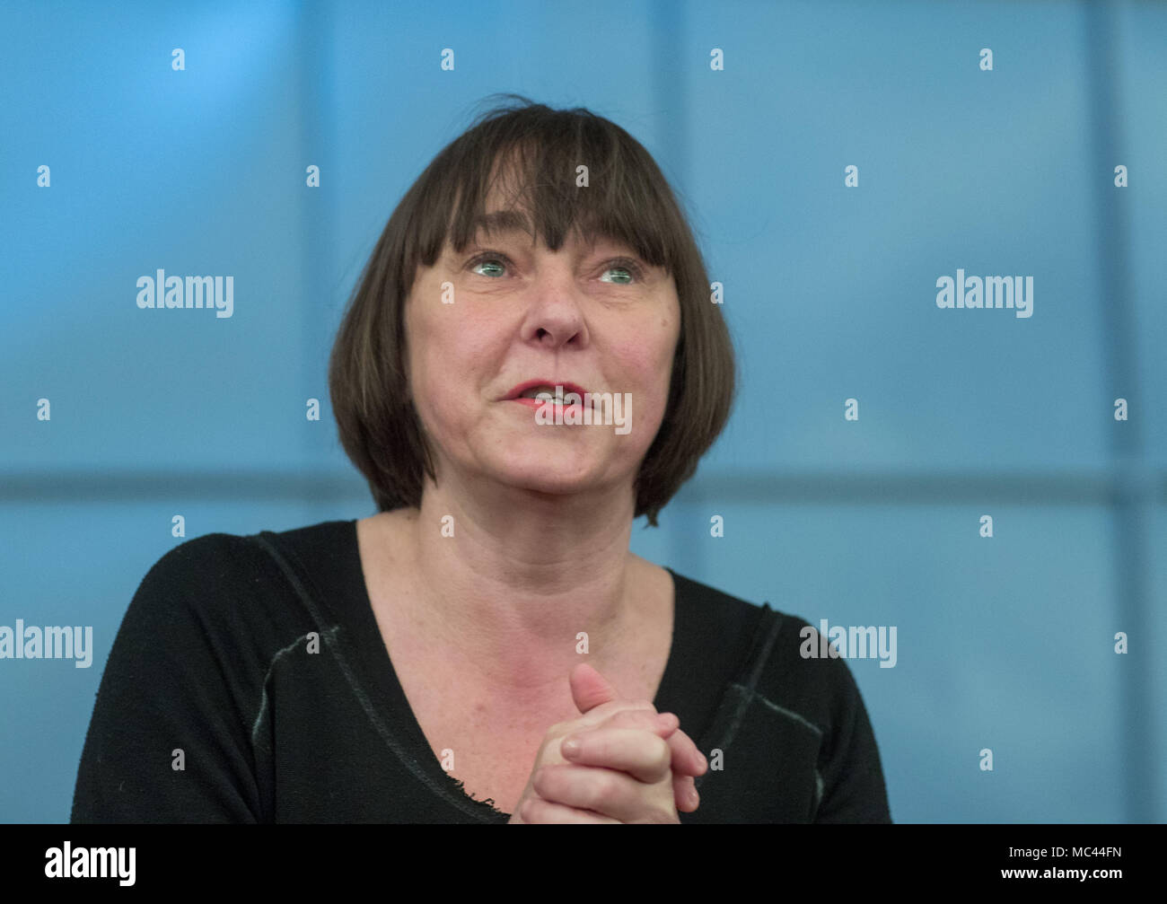 11 April 2018 Deutschland Schwerin Der Film Und Theater Schauspielerin Steffi Kuhnert Leitet Die Produktion Des Ein Oder Nichtsein An Hte Mecklenburgisches Staatstheater Foto Jens Buttner Dpa Zentralbild Dpa Stockfotografie Alamy