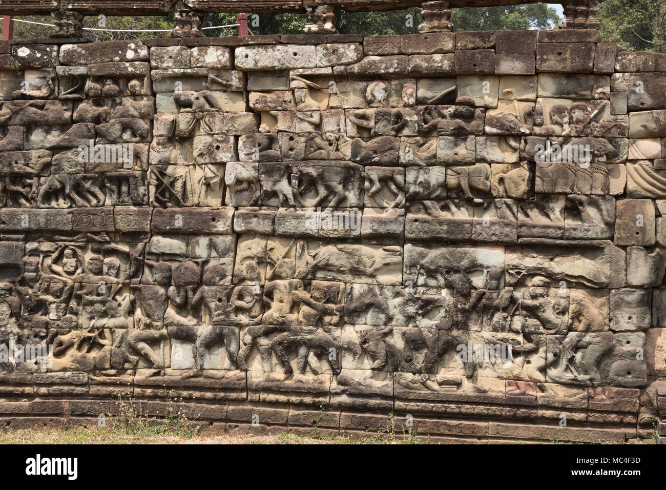 Alte Schnitzereien an der Aussätzige König Terrasse, Angkor Thom, UNESCO-Weltkulturerbe Angkor, Kambodscha, Asien Stockfoto