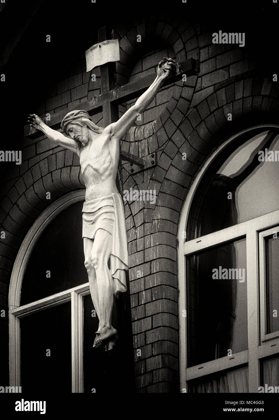 Eine Statue von Jesus außerhalb eines Gebäudes in Liverpool. Stockfoto