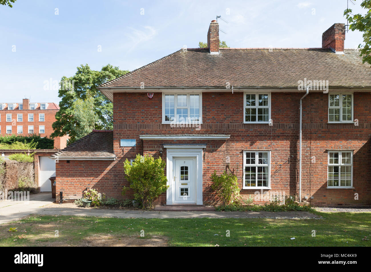 Sir Ebenezer Howard lebte in diesem Haus auf Guessen Straße, in Welwyn Garden City, zwischen 1923-1928. Stockfoto