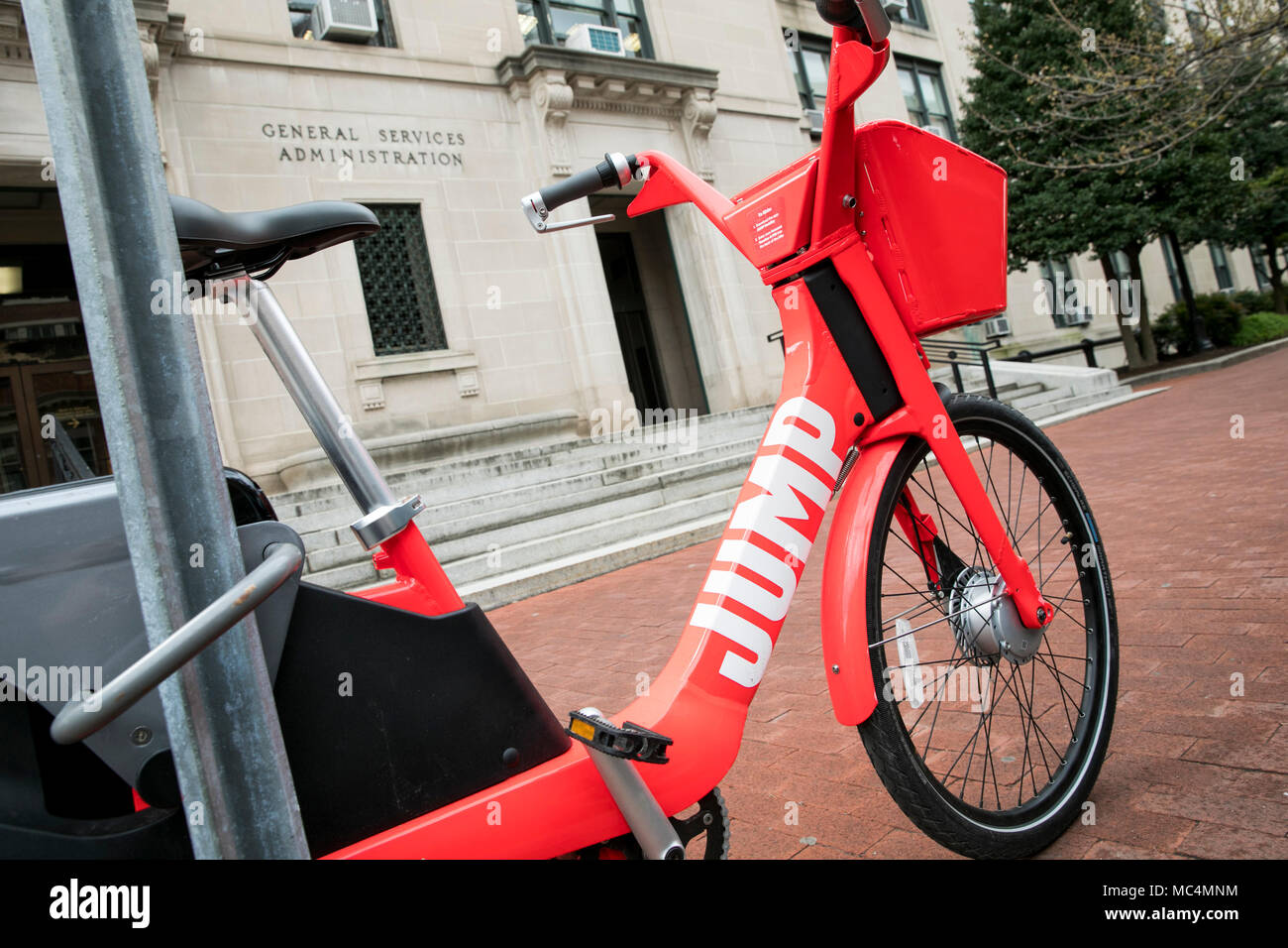 Ein Sprung Bikes Logo ist auf einem dockless elektrisches Fahrrad Teile Fahrrad gesehen. Stockfoto