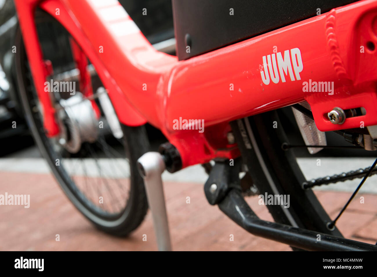 Ein Sprung Bikes Logo ist auf einem dockless elektrisches Fahrrad Teile Fahrrad gesehen. Stockfoto