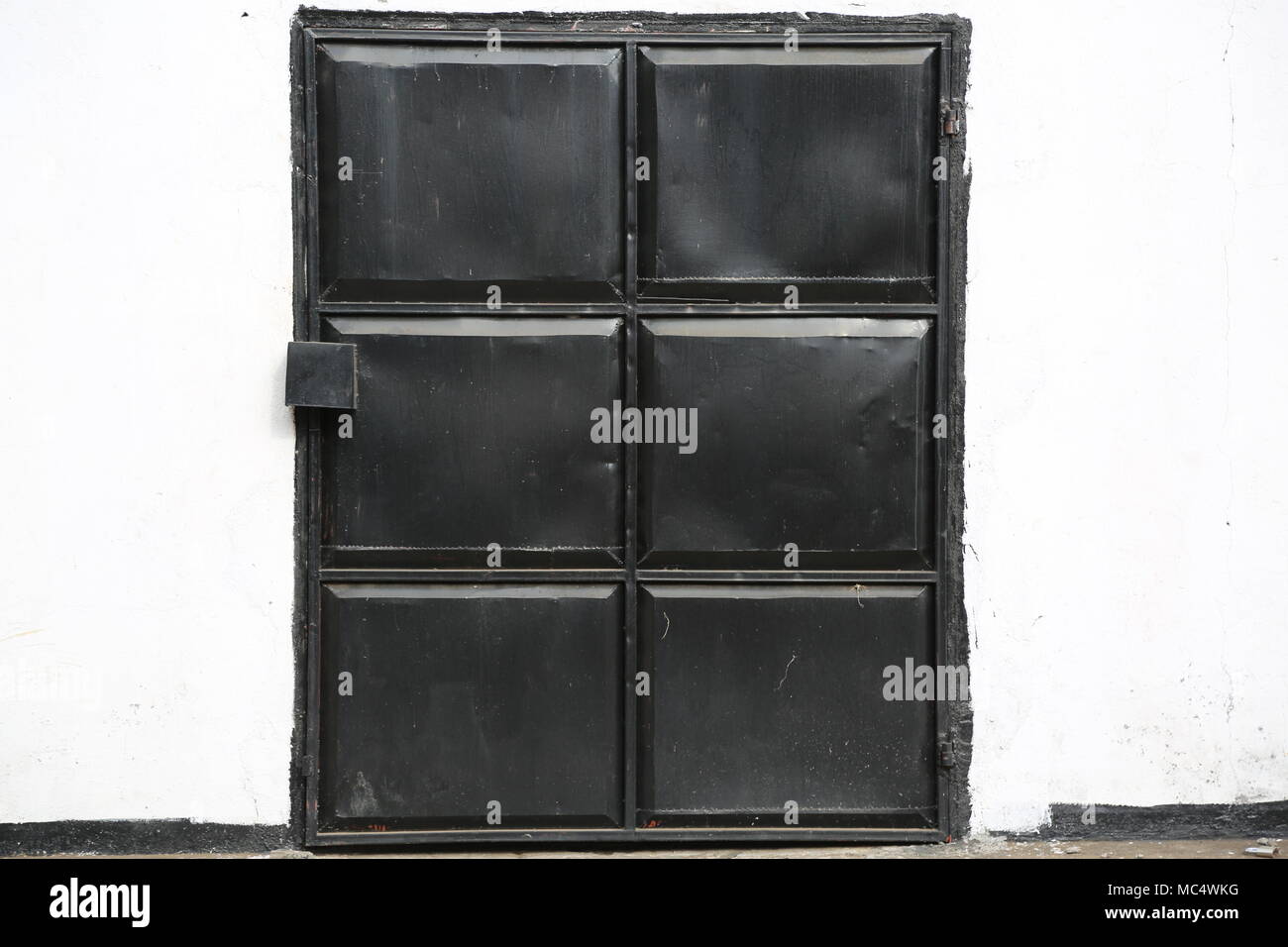 Schwarze Metalltur Stockfotos Schwarze Metalltur Bilder Alamy