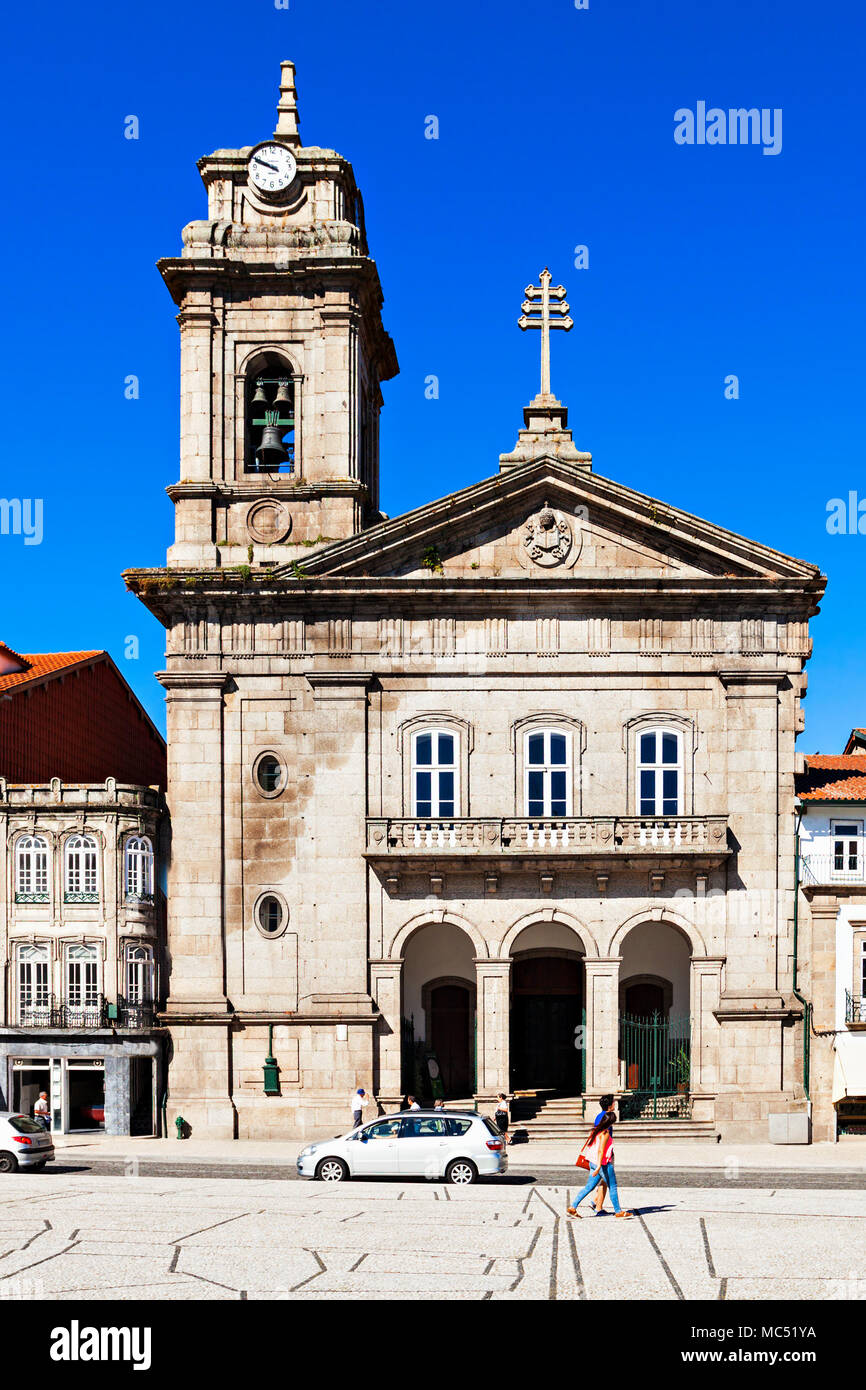 GUIMARAES, PORTUGAL - 11. Juli: toural Square (Largo do Toural) ist eine der zentralen und wichtigen Plätzen am 11. Juli 2014 in Guimaraes, Portug Stockfoto