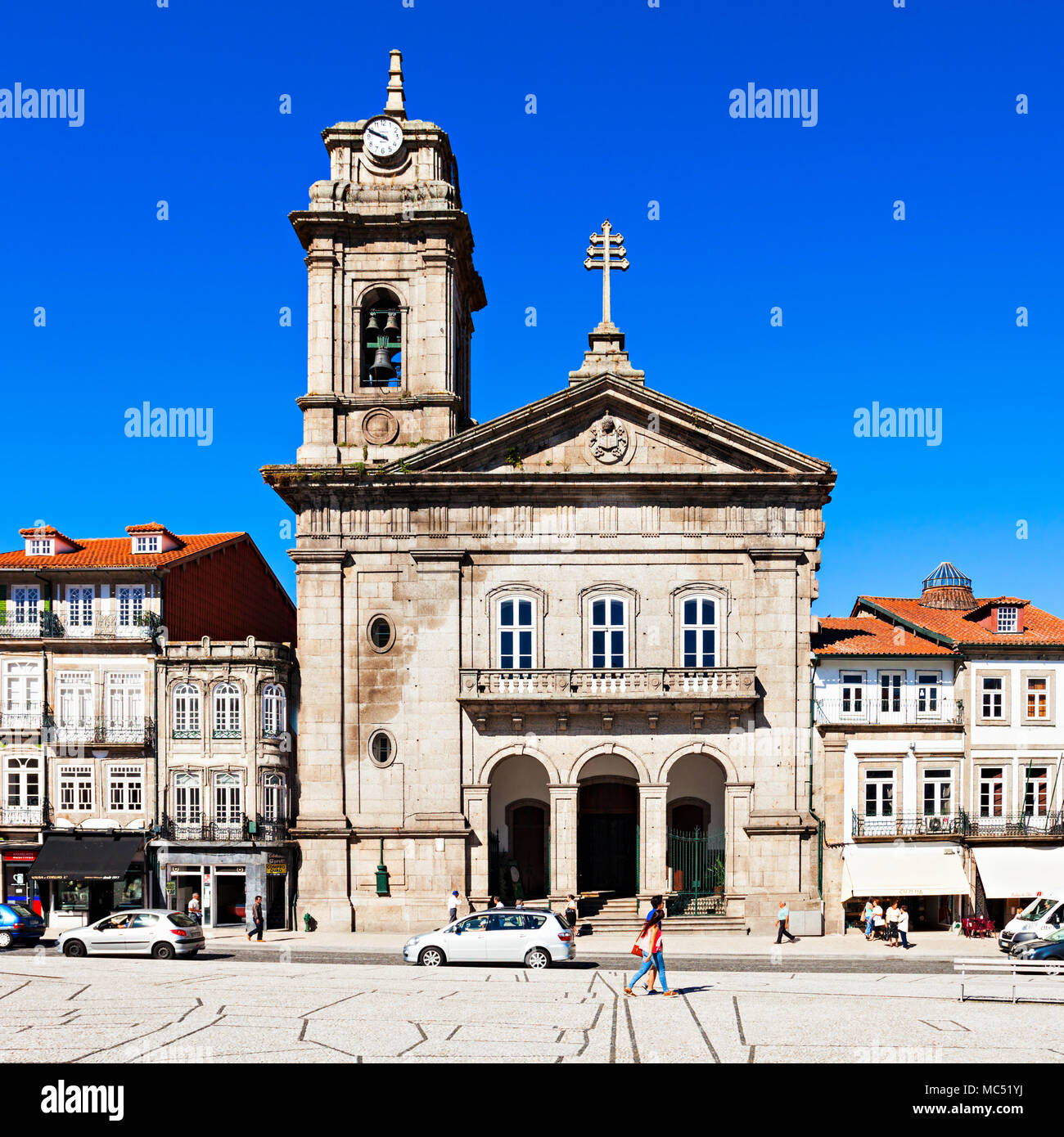 GUIMARAES, PORTUGAL - 11. Juli: toural Square (Largo do Toural) ist eine der zentralen und wichtigen Plätzen am 11. Juli 2014 in Guimaraes, Portug Stockfoto
