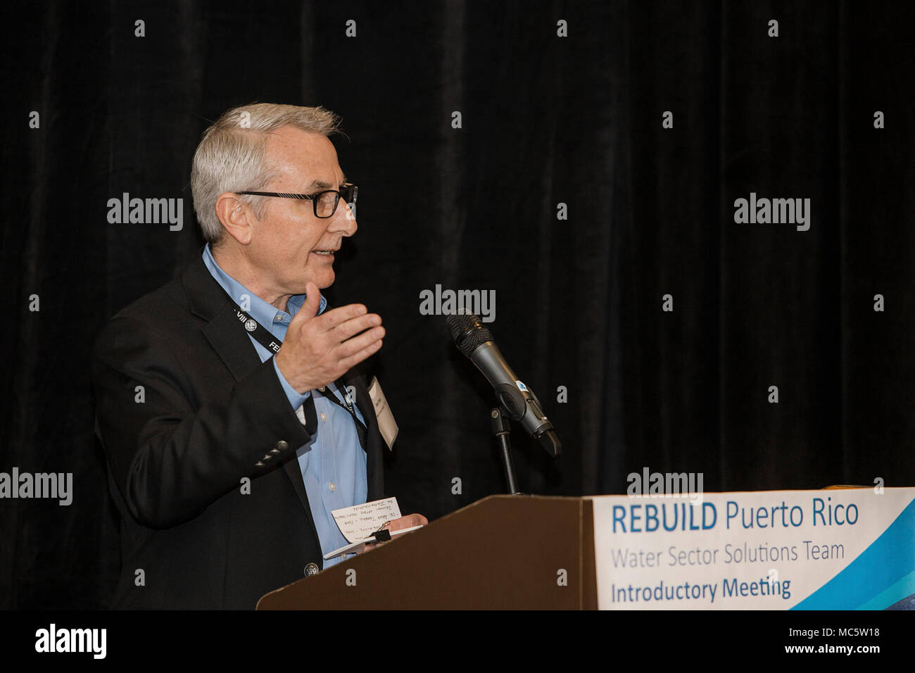 San Juan, Puerto Rico. März 24, 2018 - Jon Huss, Stellvertreter des FEMA Wassersektor Gespräche während der Wassersektor Lösung Team Meeting. Staatlichen, lokalen und föderalen Agenturen met nachhaltige Lösungen, die Innovation in Gebäude, Infrastruktur und Redundanz in Wasser zu diskutieren, um Puerto Rico's Recovery unterstützen. Stockfoto