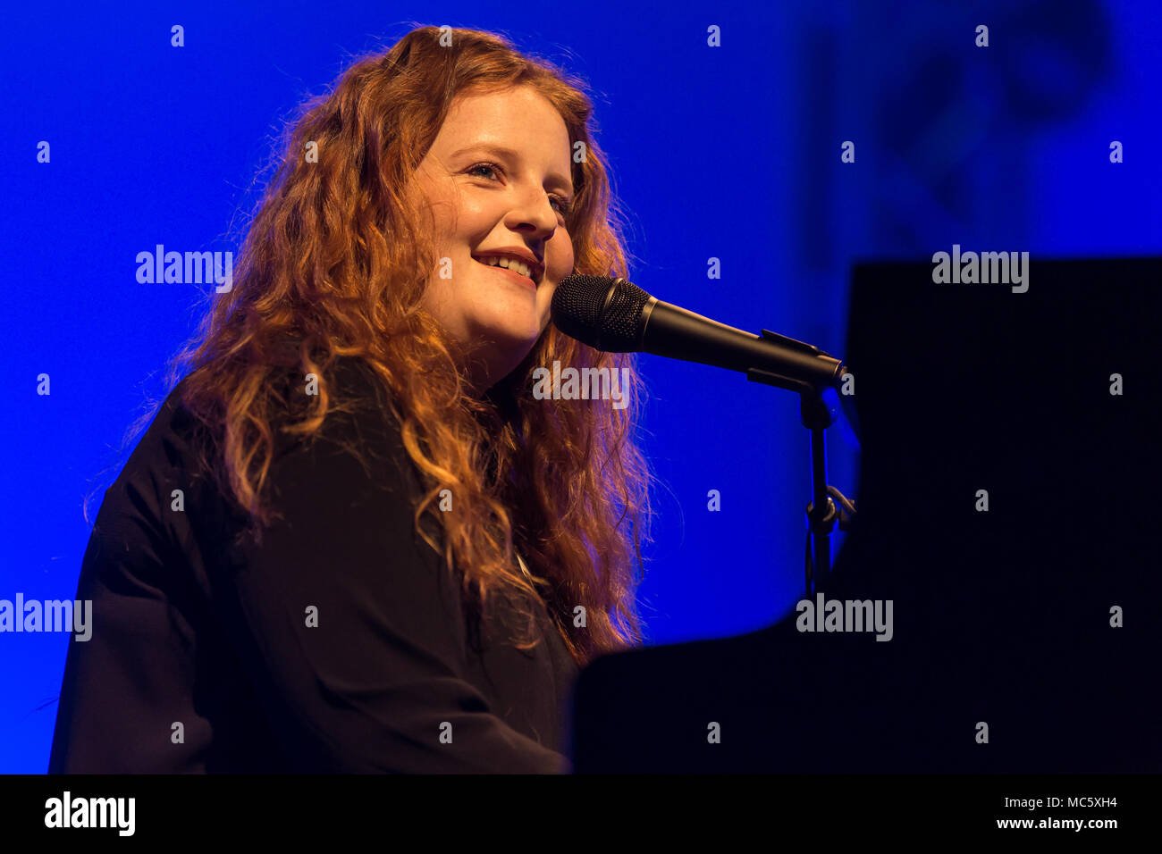 Der britische Sänger und Songwriter Frances live am Blue Balls Festival Luzern, Schweiz Stockfoto
