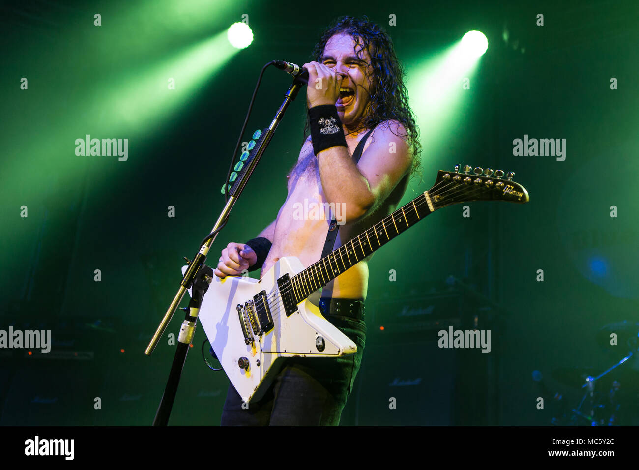 Die australischen Hard Rock Band Airbourne live am Blue Balls Festival Luzern, Schweiz, Joel O'Keeffe Stockfoto