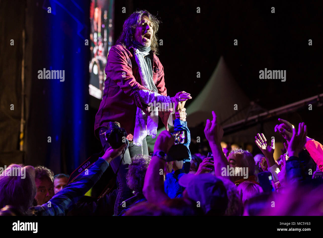 Die britisch-amerikanische Rockband Foreigner mit Sänger Kelly Hansen live auf der Magic Night am Heitere Zofingen, Aargau Stockfoto