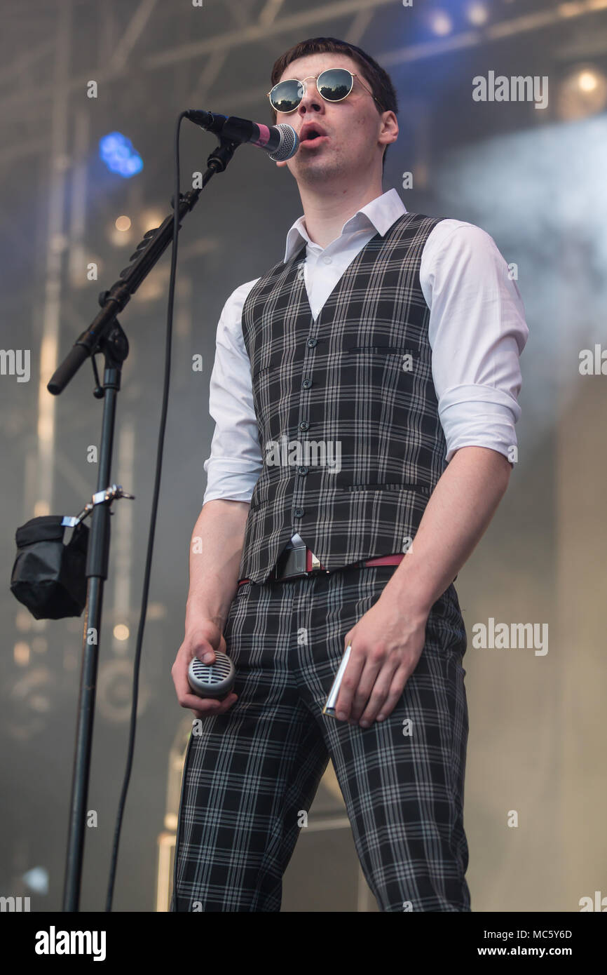 Ross Farrelly, Sänger der irischen Rhythm und Blues Band Die Strypes live bei der 26 Heitere Open Air in Zofingen, Aargau Stockfoto