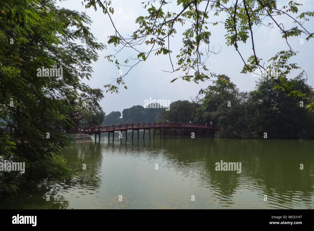 Thê Hoàn Kiếm Húc Brücke, See, Hanoi, Vietnam Stockfoto