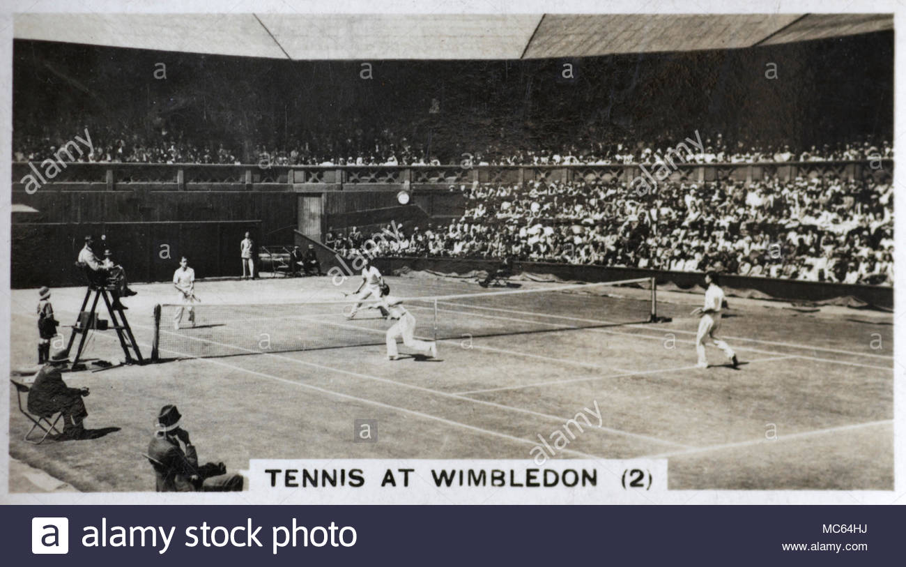 Rasentennis in Wimbledon - Fred Perry spielt auf dem Mittelfeld, sein Halbfinale bei den Wimbledon Championships 1932 Stockfoto