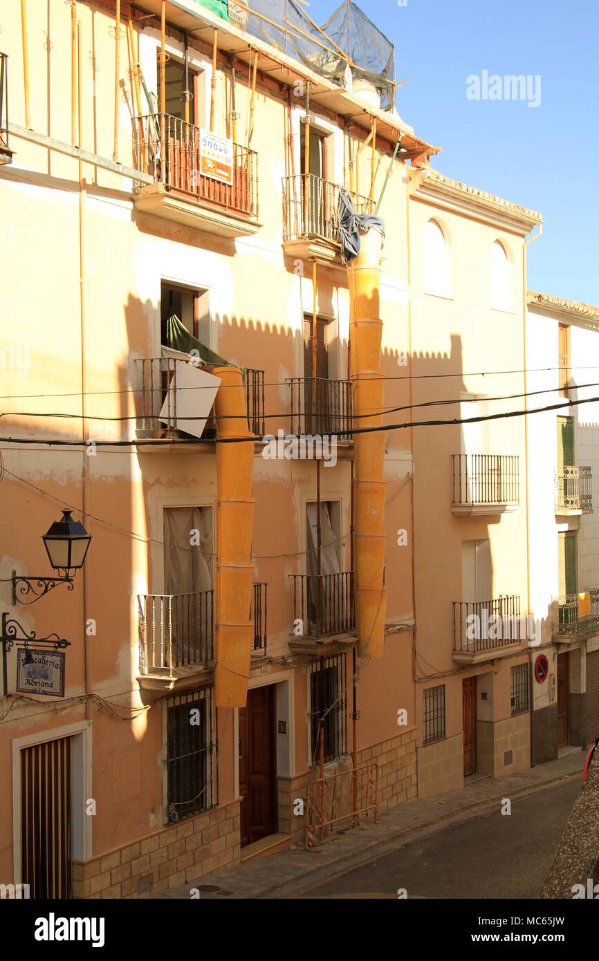 Balkone und einen Bauschutt Rutsche, Alhama de Granada, Andalusien, Südspanien Stockfoto