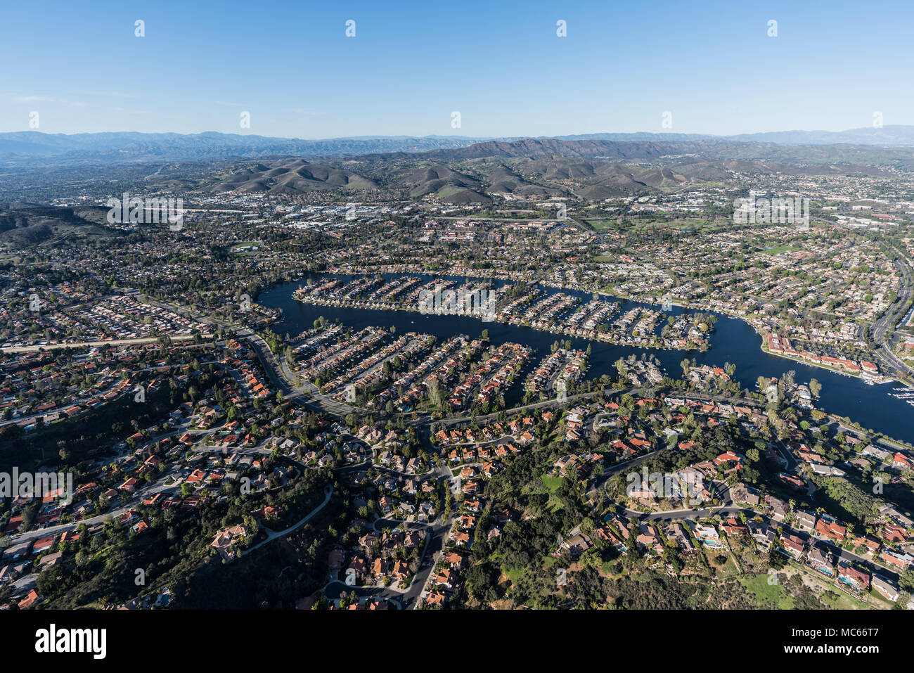 Luftaufnahme von Westlake Village und tausend Eichen in der Nähe von Los Angeles im malerischen Süden von Kalifornien. Stockfoto