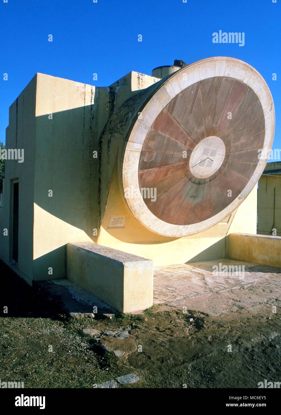 Beobachtungsstellen - Jantar Mantar, Jaipur, c 1723. Riesige solar Takt aufgerufen die Narivalya Yantra Stockfoto