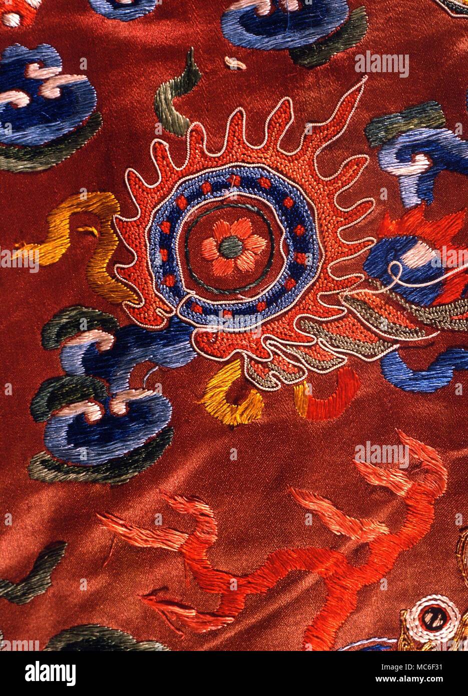 Astralkörper das Symbol der flammenden Pearl ist eine der alten Symbole der chinesischen Mythologie, die von buddhistischen symbologists. Manche sehen es als ein Symbol des Geistes innerhalb der astralen Körper. 18. jahrhundert Chinesische Stockfoto