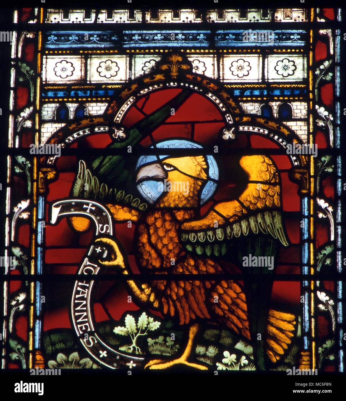 Die Heiligen - St John dargestellt als sein Symbol, von Astrologie abgeleitet (Skorpion der Adler, die Erlösten Scorpion), wie ein Adler. Glasmalereien des 19. Jahrhunderts, von der Kathedrale in Southwell Stockfoto