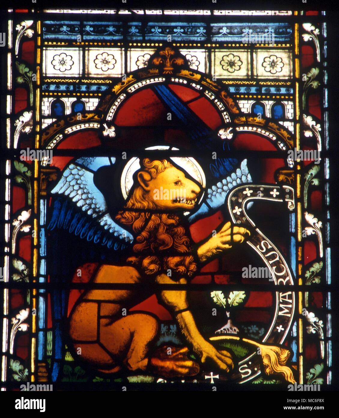 Heiligen-St Mark dargestellt als sein Symbol, von Astrologie abgeleitet (Leo der Löwe), wie ein Löwe. Glasmalereien des 19. Jahrhunderts, von der Kathedrale in Southwell Stockfoto