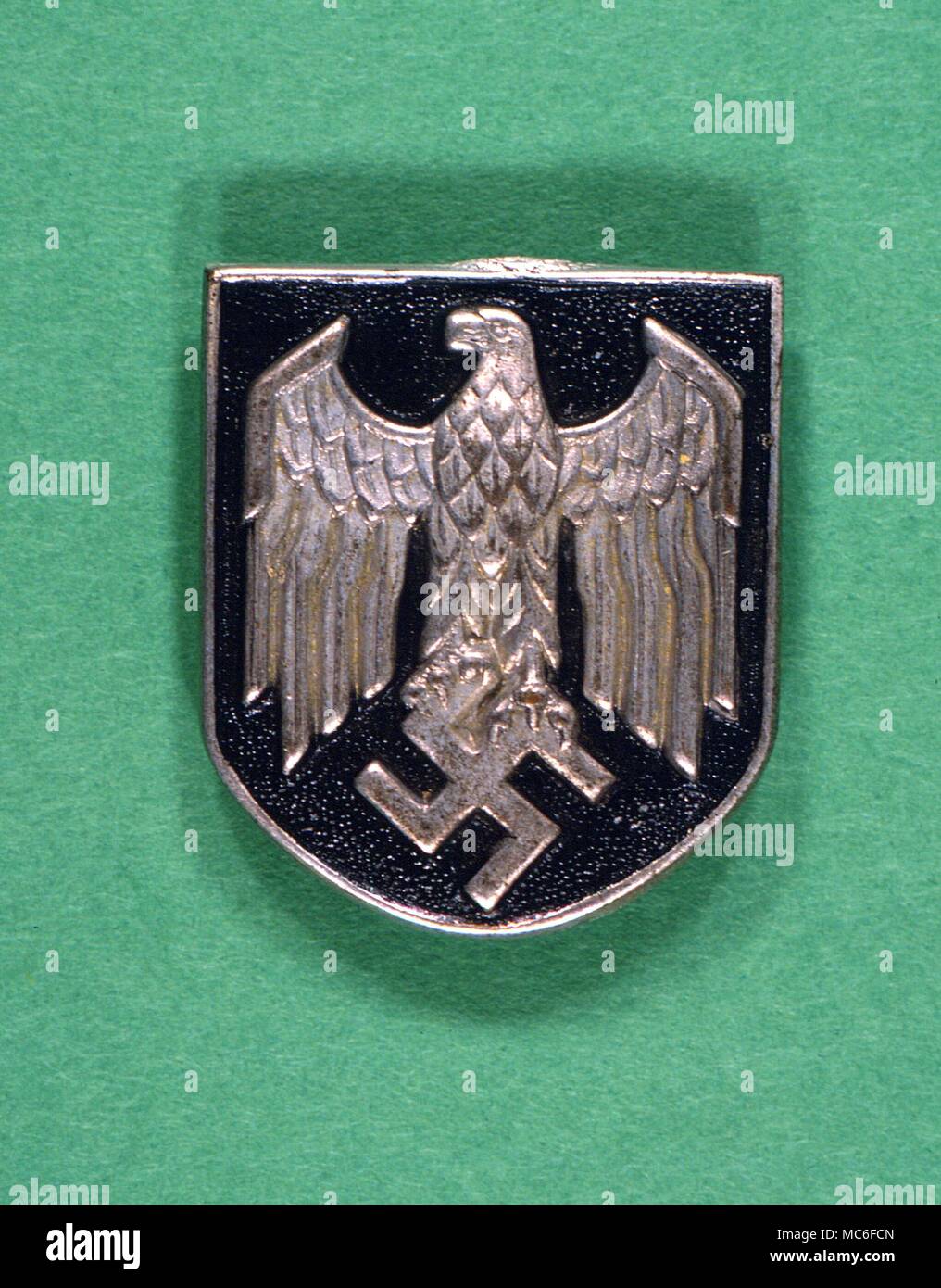 SWASTIKA Deutsche Service Medal mit dem Adler und Hakenkreuz Stockfoto