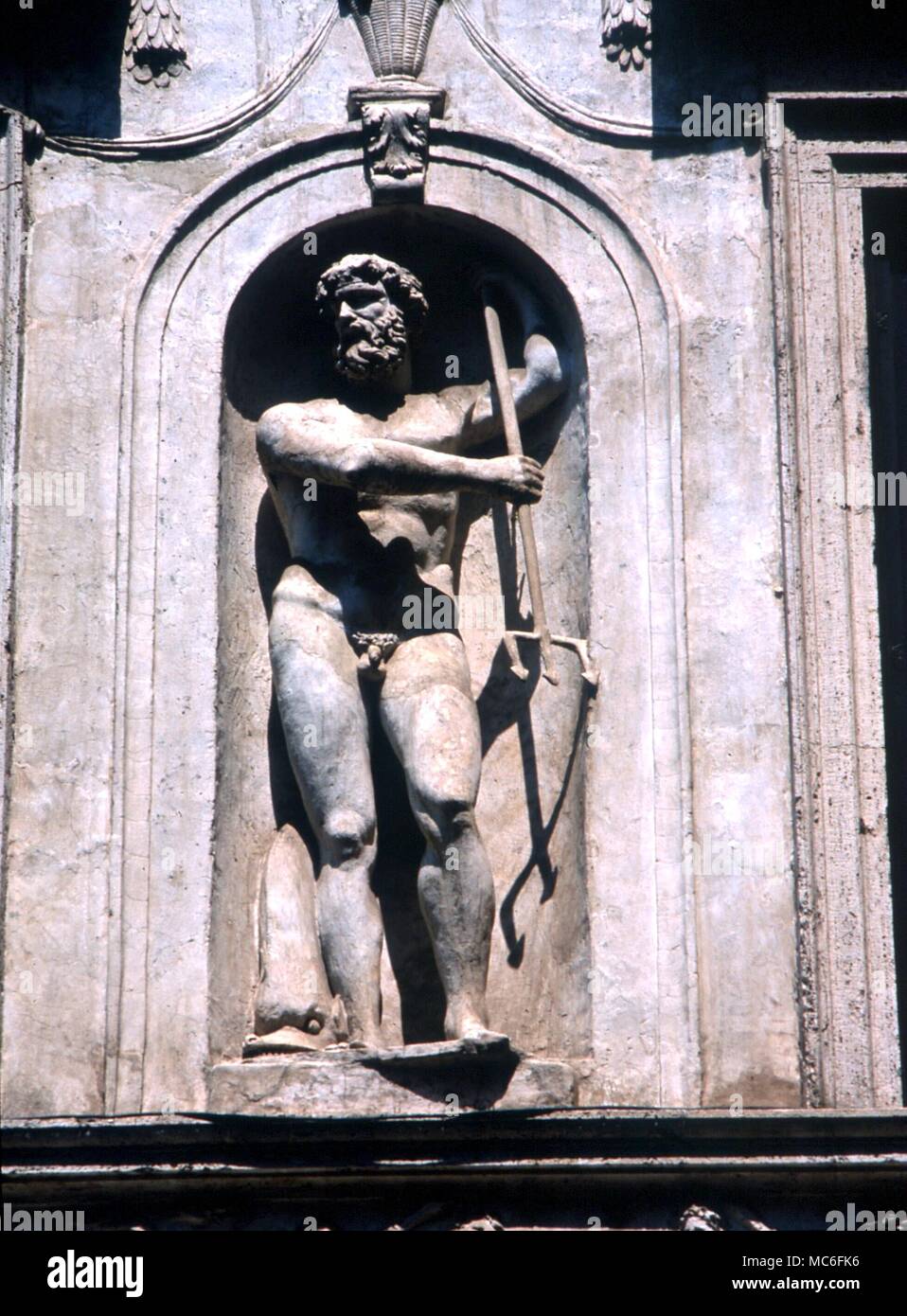 Planeten - Neptune Statue des Neptun im Innenhof der Villa Spada, Rom Stockfoto