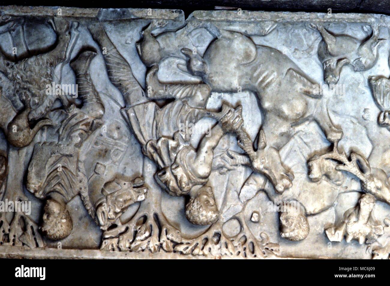 Römische Mythologie der Jagd Flachrelief aus dem 2. Jahrhundert Sarkophag im Musée Lapidaire Arles Frankreich Stockfoto