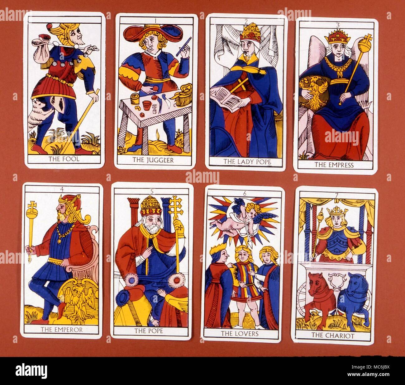 TAROT KARTEN - Dummkopf zu wagen erste Charge (von drei) aller 22 Bild Karten des Tarot atout - eine englische Version der Marseille Deck, im Jahr 1979 für die Charles Walker Sammlung entwickelt. Die zero Karte (der Narr) auf Karte 7 (Der Wagen) Stockfoto